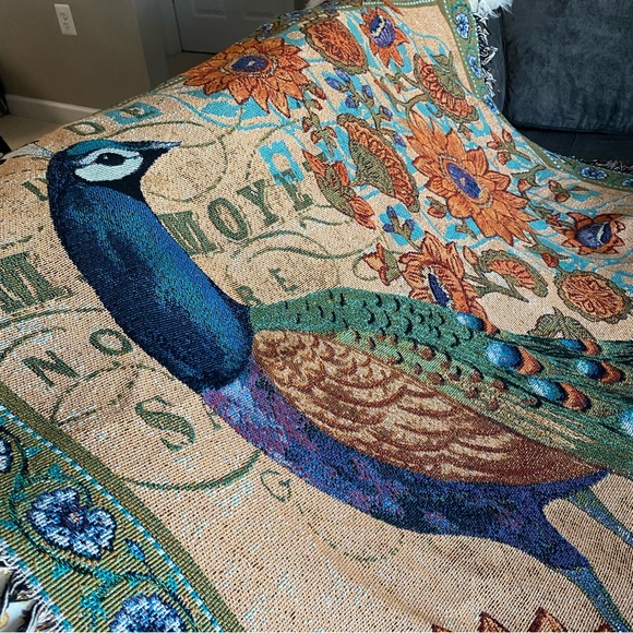 Elegant Peacock Woven Throw Blanket - Picture 3 of 9